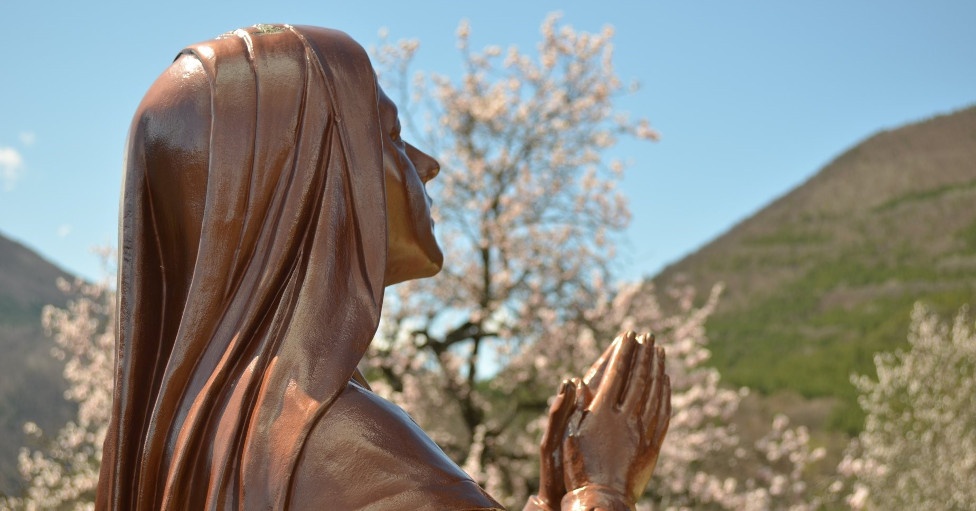 MOIS DE MAI : MOIS DE MARIE, À NOTRE-DAME DU LAUS