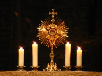 Adoration du Saint Sacrement et Confessions