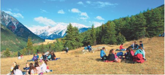 UNE ÉCOLE À LA MONTAGNE, UNE ÉCOLE DE LA MONTAGNE