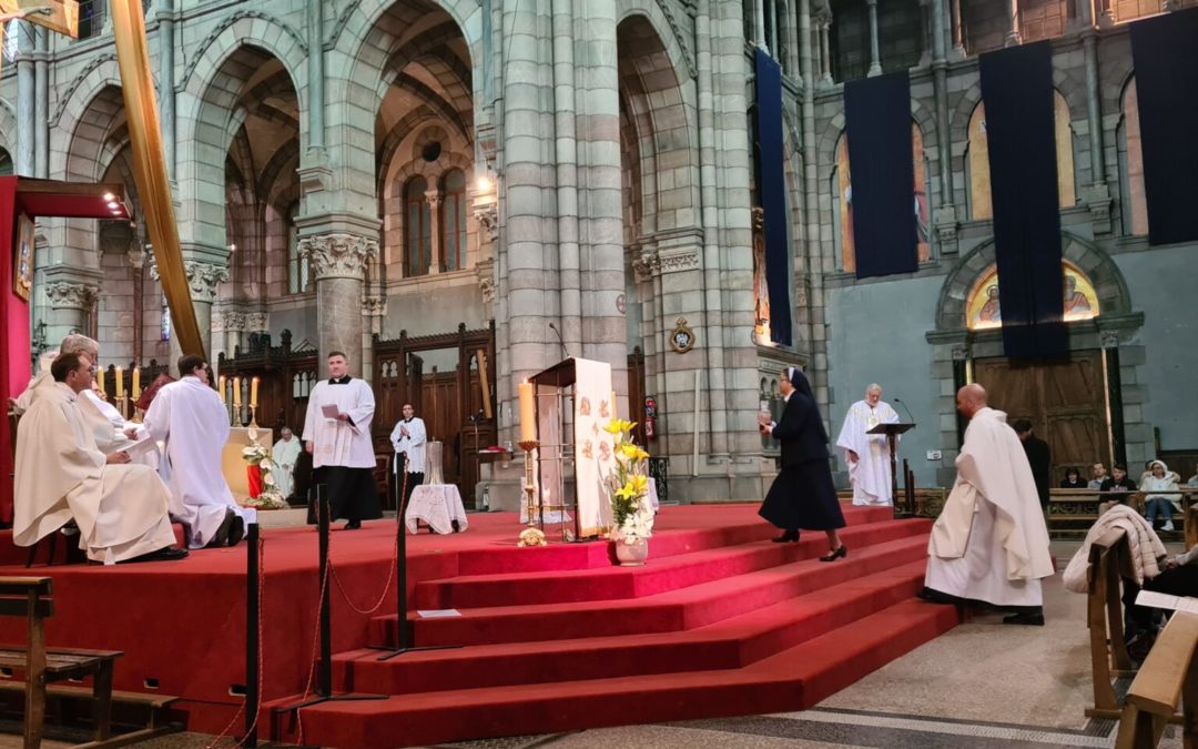 MARDI SAINT 12 AVRIL, MESSE CHRISMALE EN LA CATHÉDRALE DE GAP